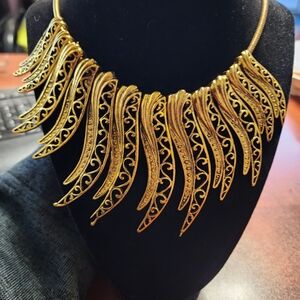 Elegant Gold Filigree Necklace